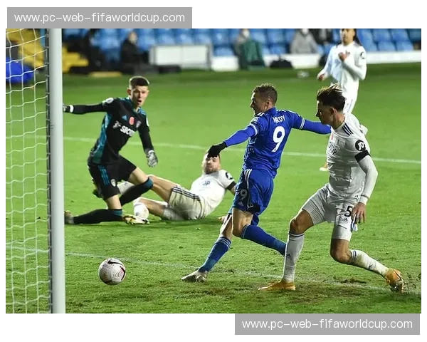 铁锤帮与狐狸城的足球史诗:伦敦碗的咆哮与皇权球场的低语 铁锤帮与狐狸城的足球史诗:伦敦碗的咆哮与皇权球场的低语